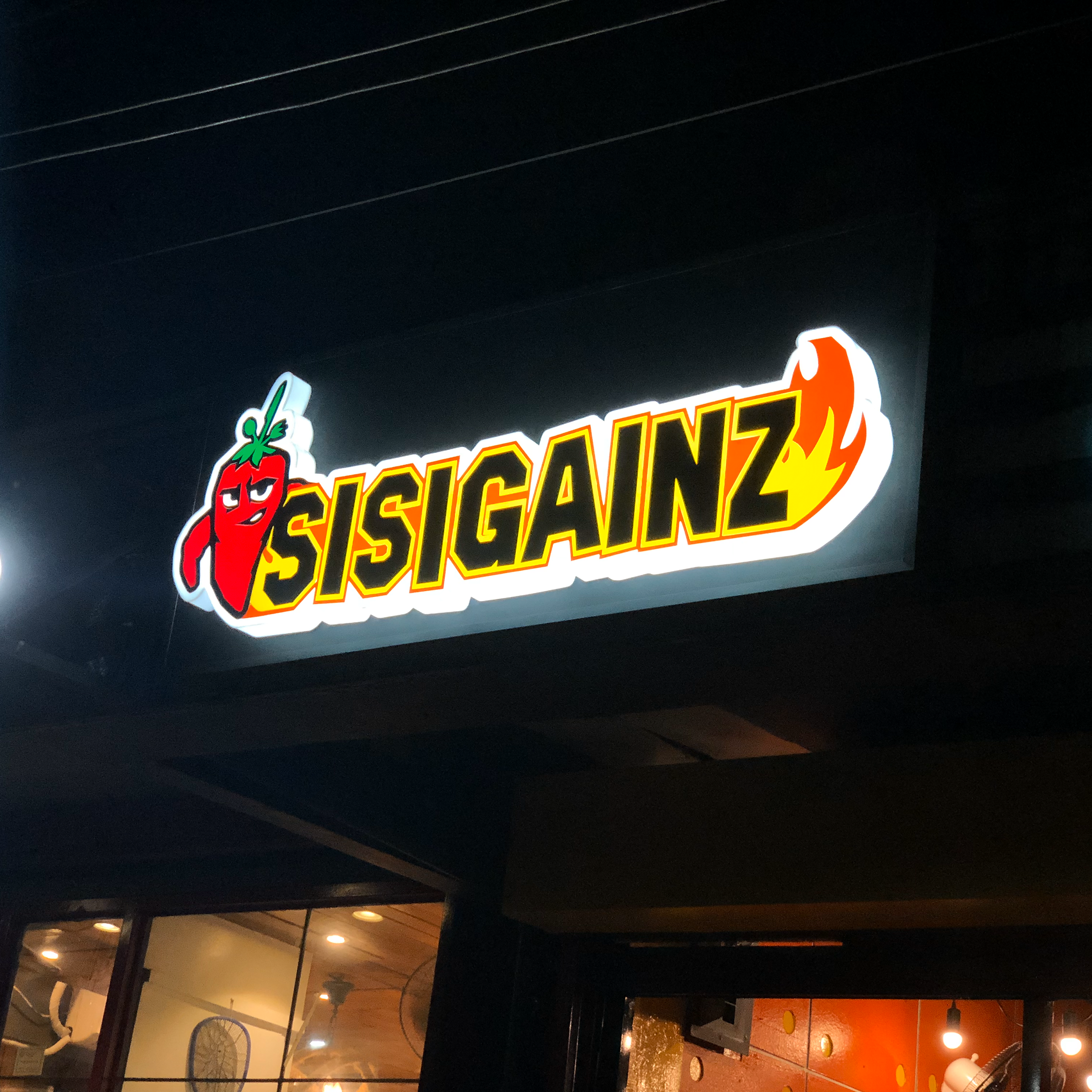 sisigainz signage at night